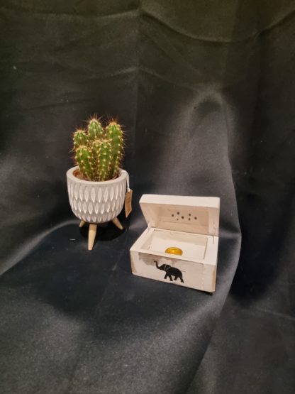 Porte encens coffre antique