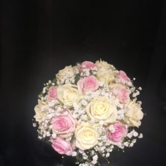 Bouquet de mariée rond avec gypsophile